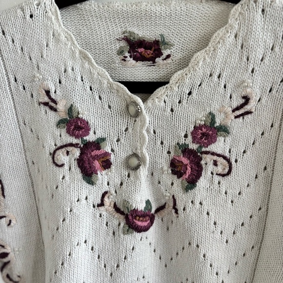 Handmade Vintage Women's Unique Floral Knit White Sweater Button Details Medium - Picture 3 of 10